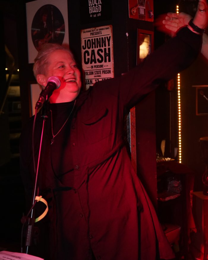 Tine Seelig live am Mikrofon